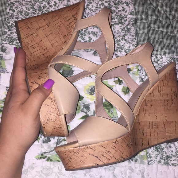 Nude beige tan heels wedge new - Picture 4 of 8